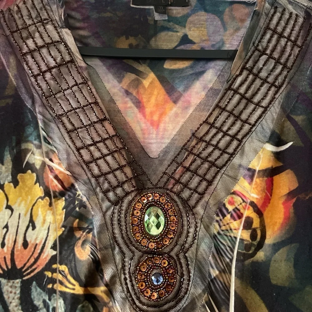 B.L.E.U.|Bohemian Floral Jeweled V-Neck Top|Medium|EUC - Picture 4 of 8